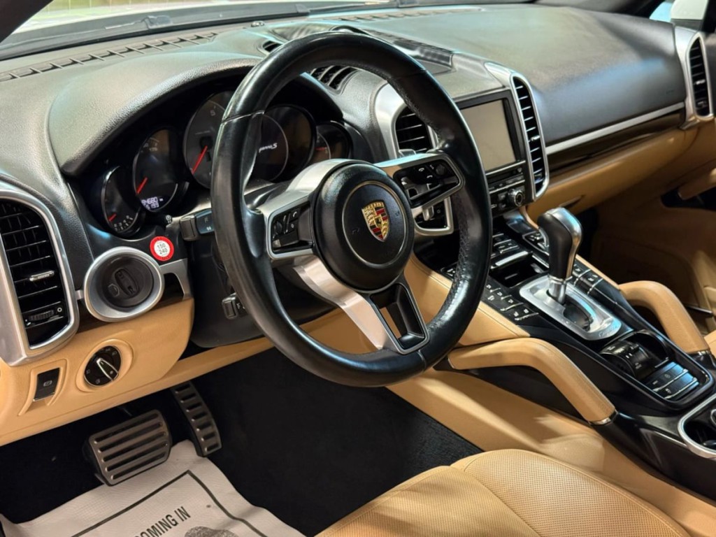 2015 Porsche Cayenne Image 13