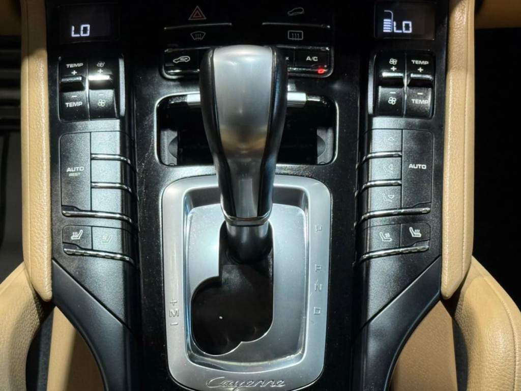 2015 Porsche Cayenne Image 16