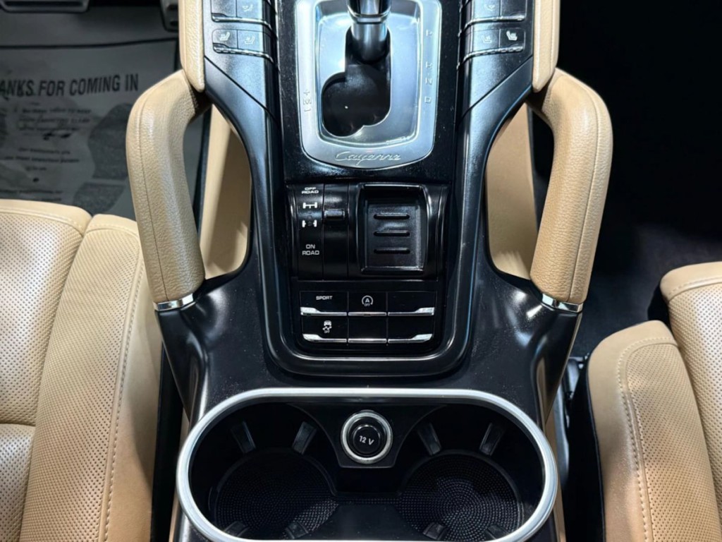 2015 Porsche Cayenne Image 17