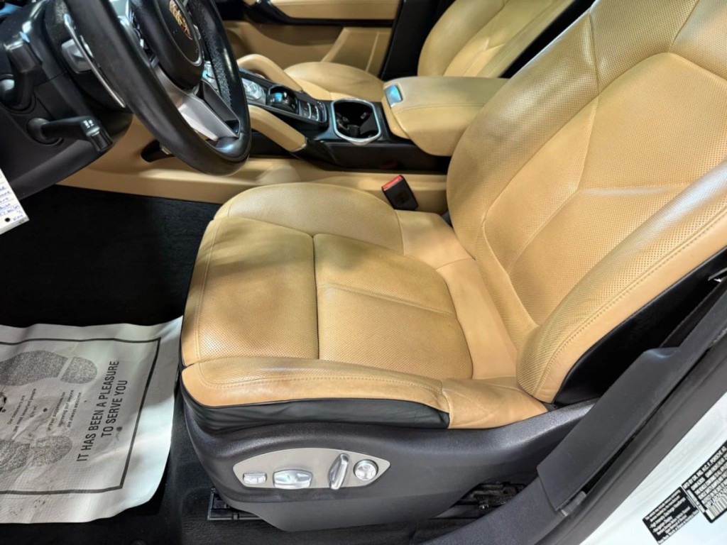 2015 Porsche Cayenne Image 24