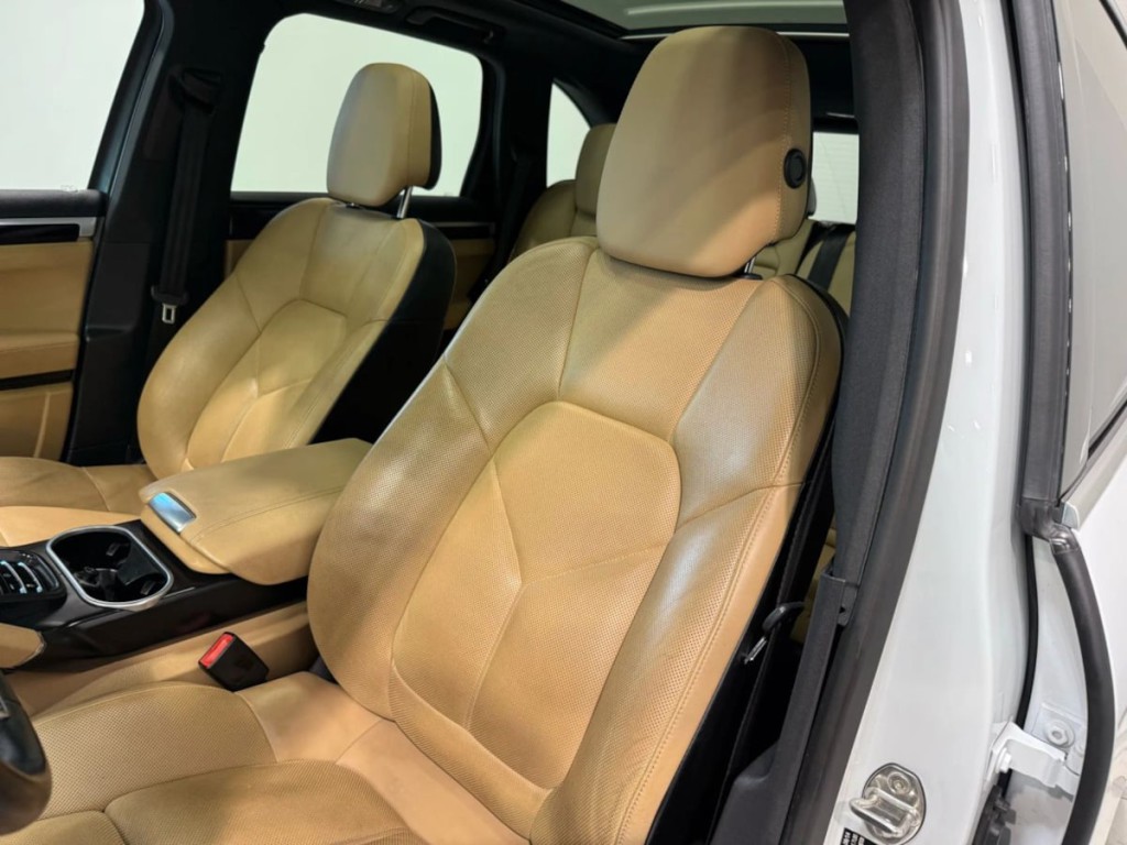 2015 Porsche Cayenne Image 25