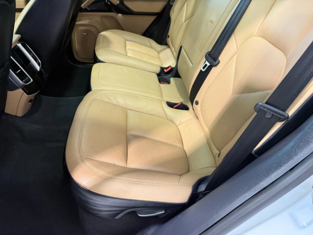2015 Porsche Cayenne Image 26