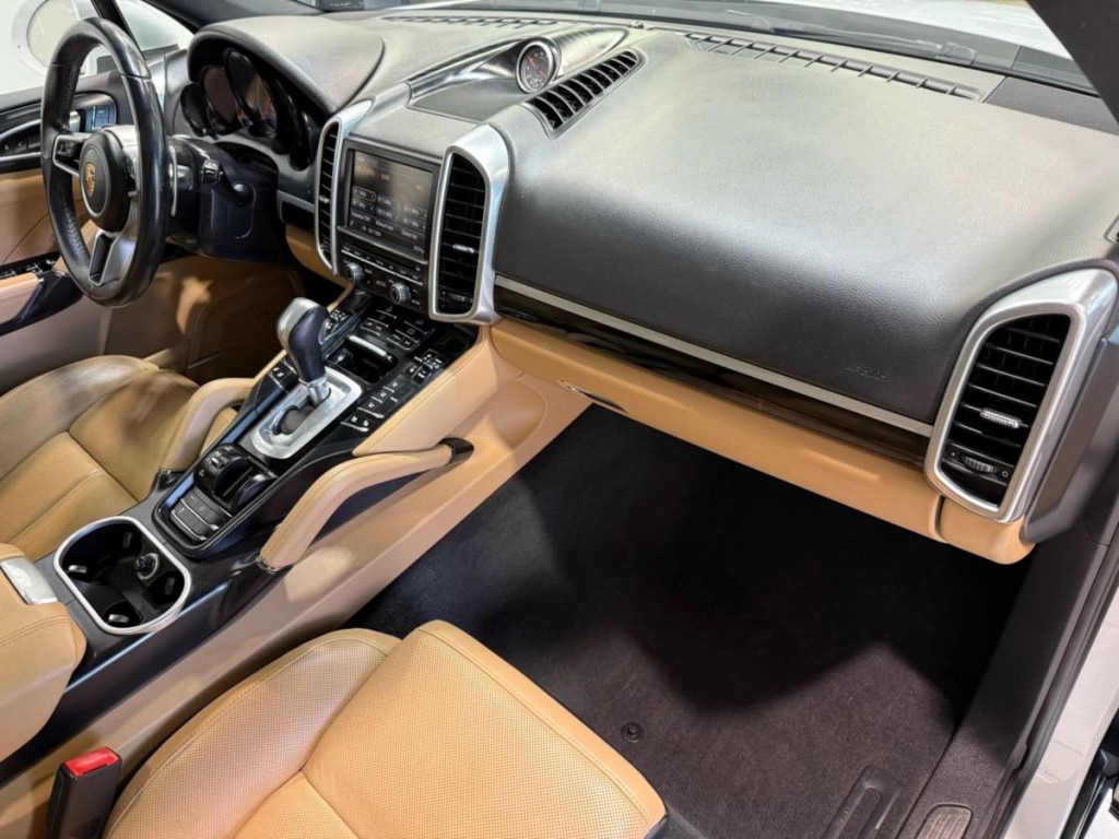 2015 Porsche Cayenne Image 28