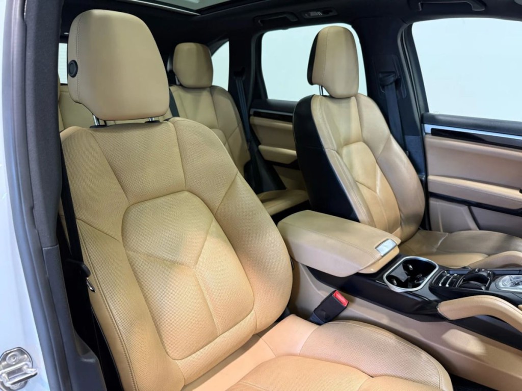2015 Porsche Cayenne Image 30