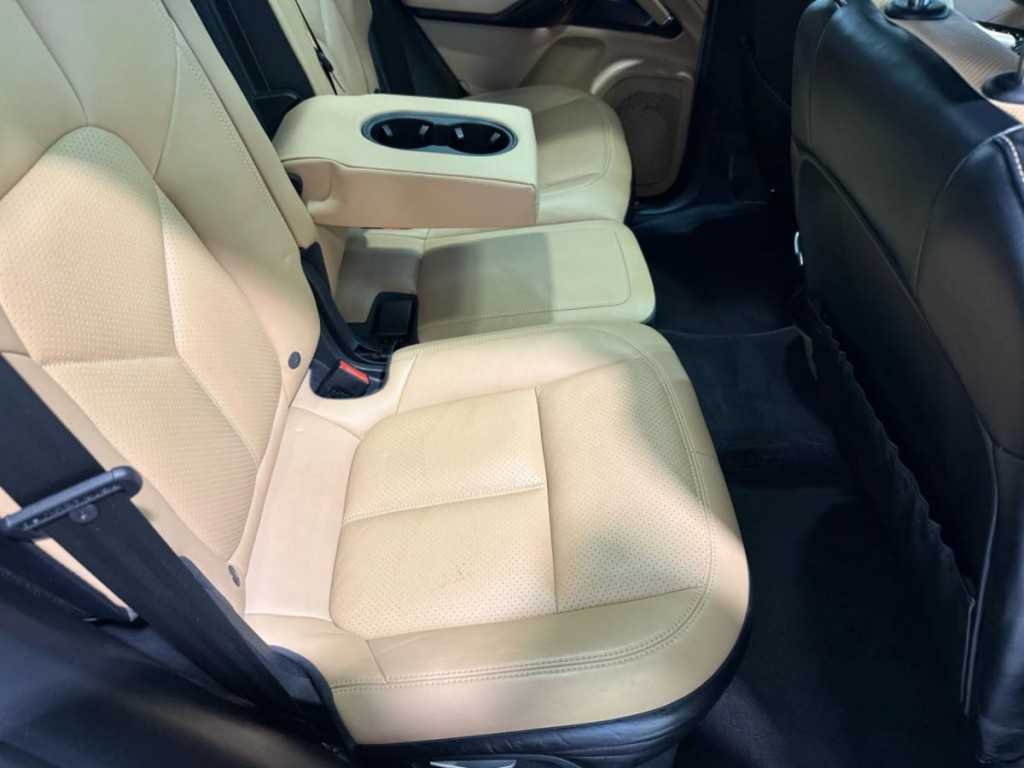 2015 Porsche Cayenne Image 32