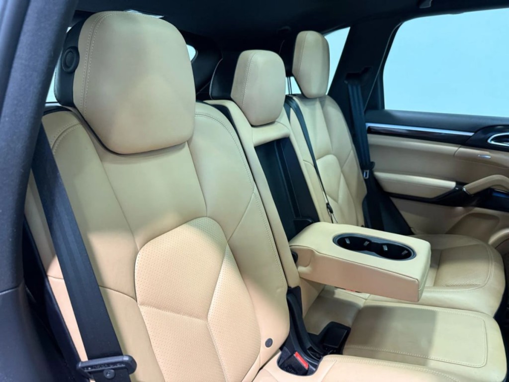 2015 Porsche Cayenne Image 33