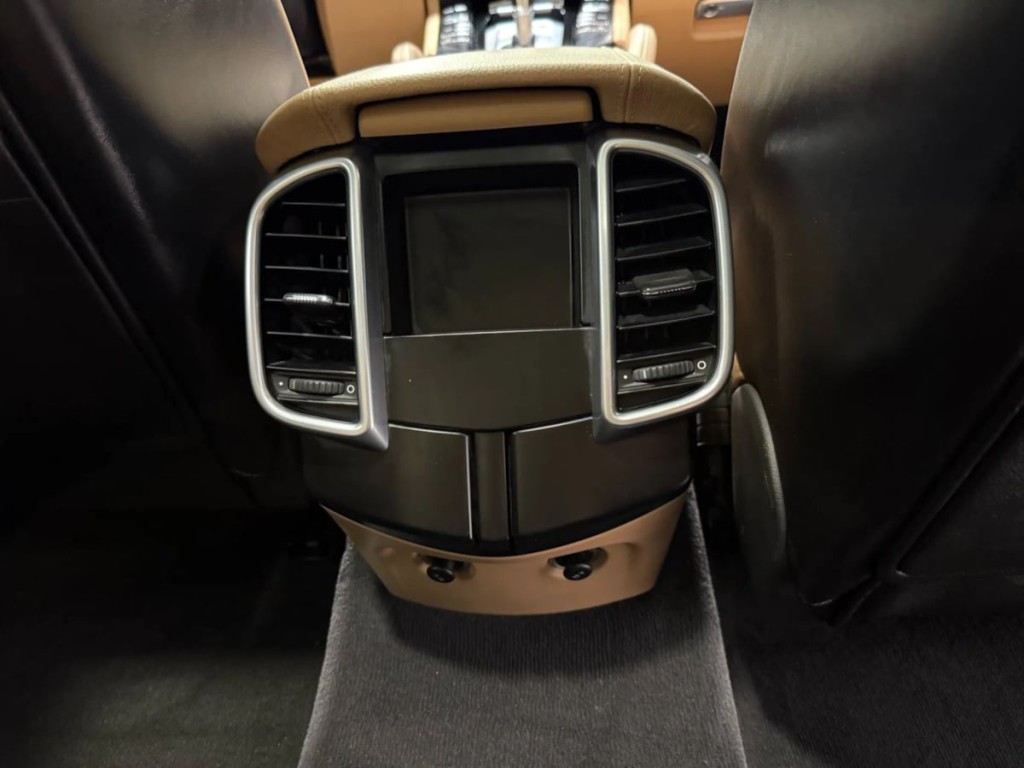 2015 Porsche Cayenne Image 34