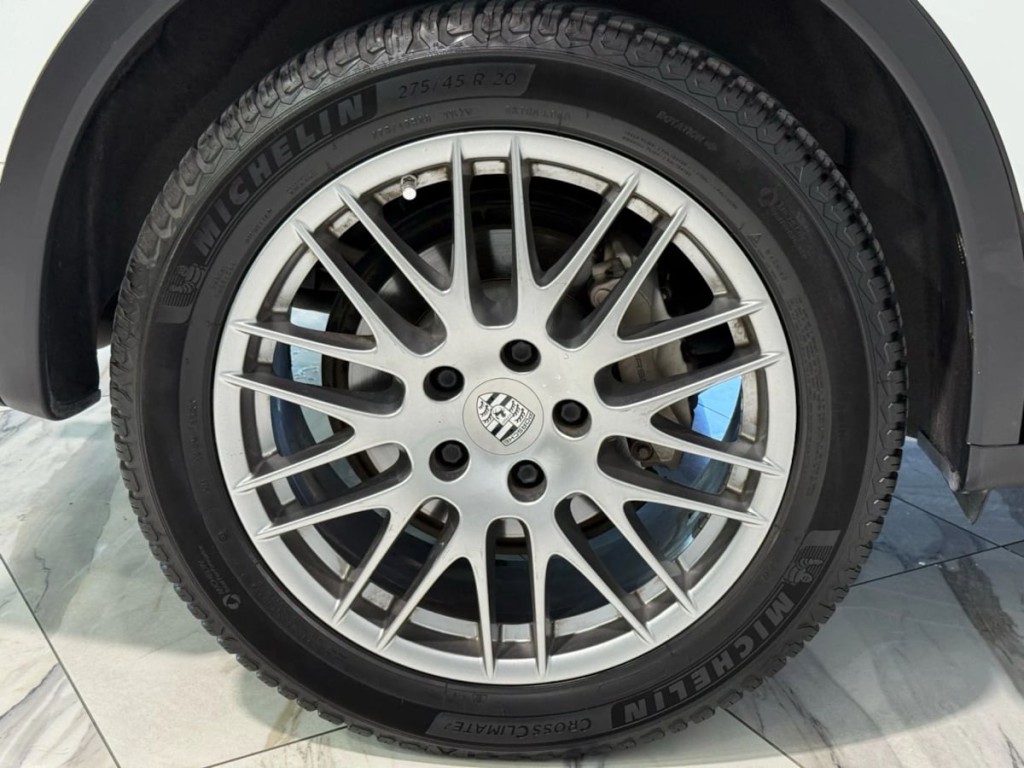 2015 Porsche Cayenne Image 38