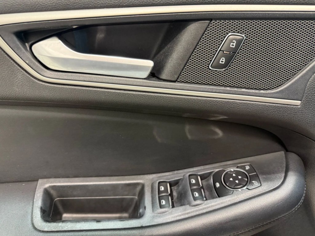 2021 Ford Edge Image 12