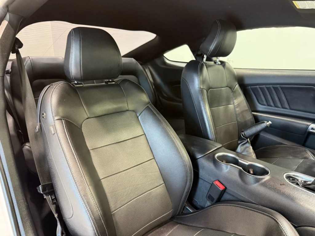 2020 Ford Mustang Image 31