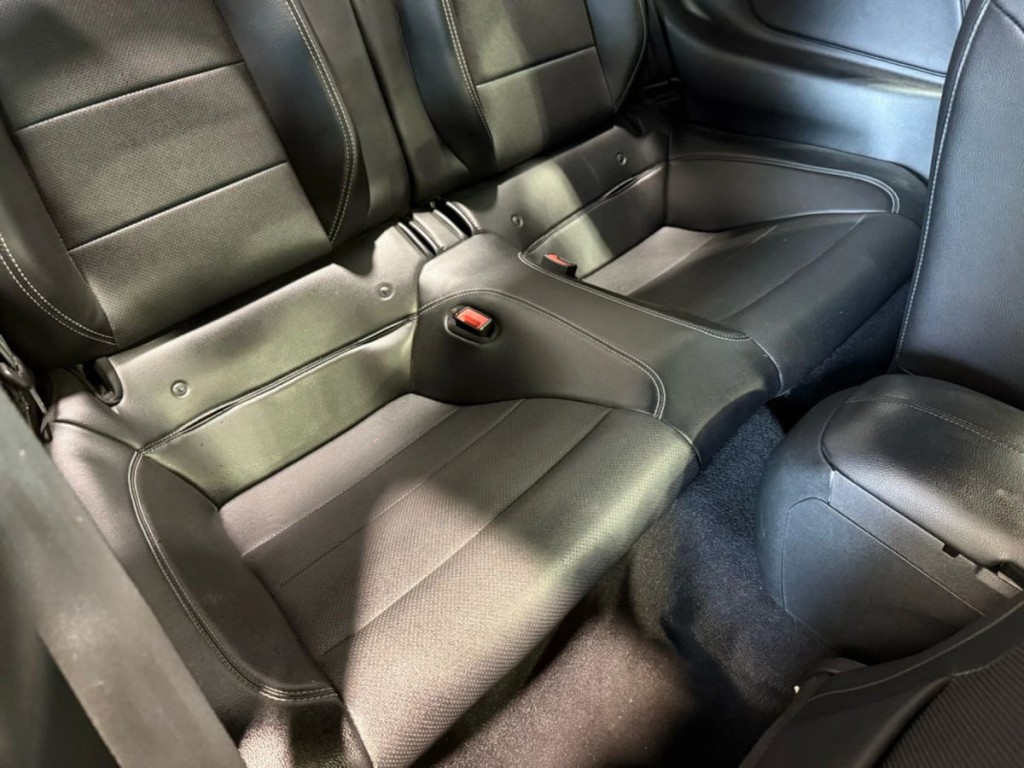2020 Ford Mustang Image 32
