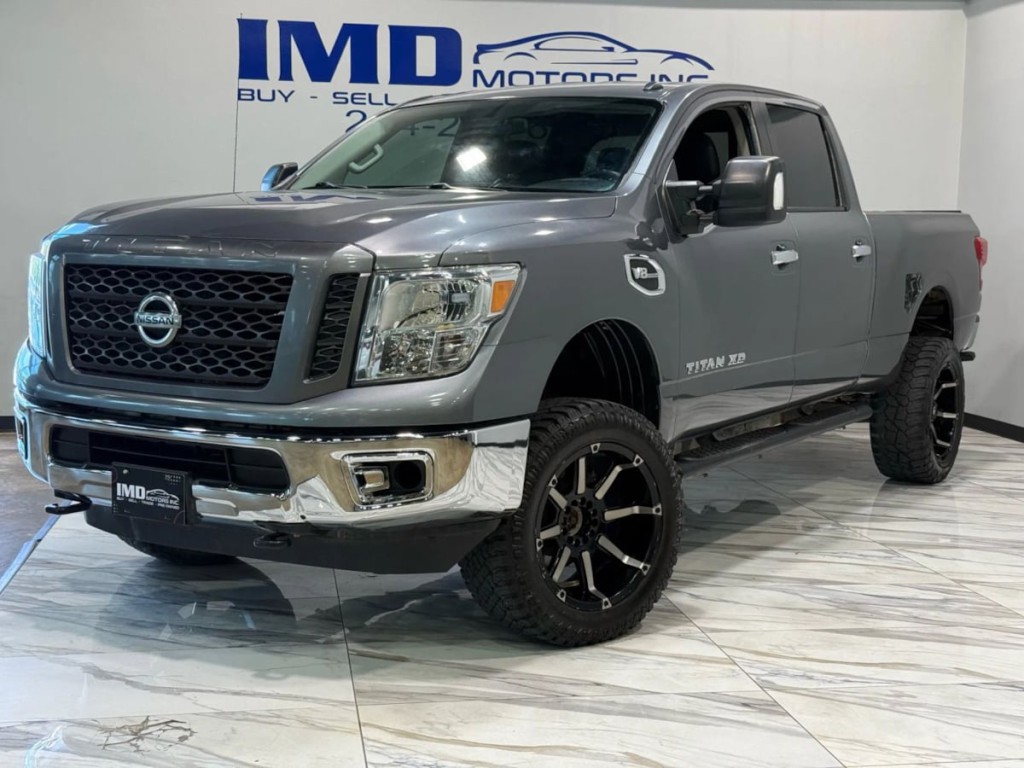 2019 Nissan Titan Image 2