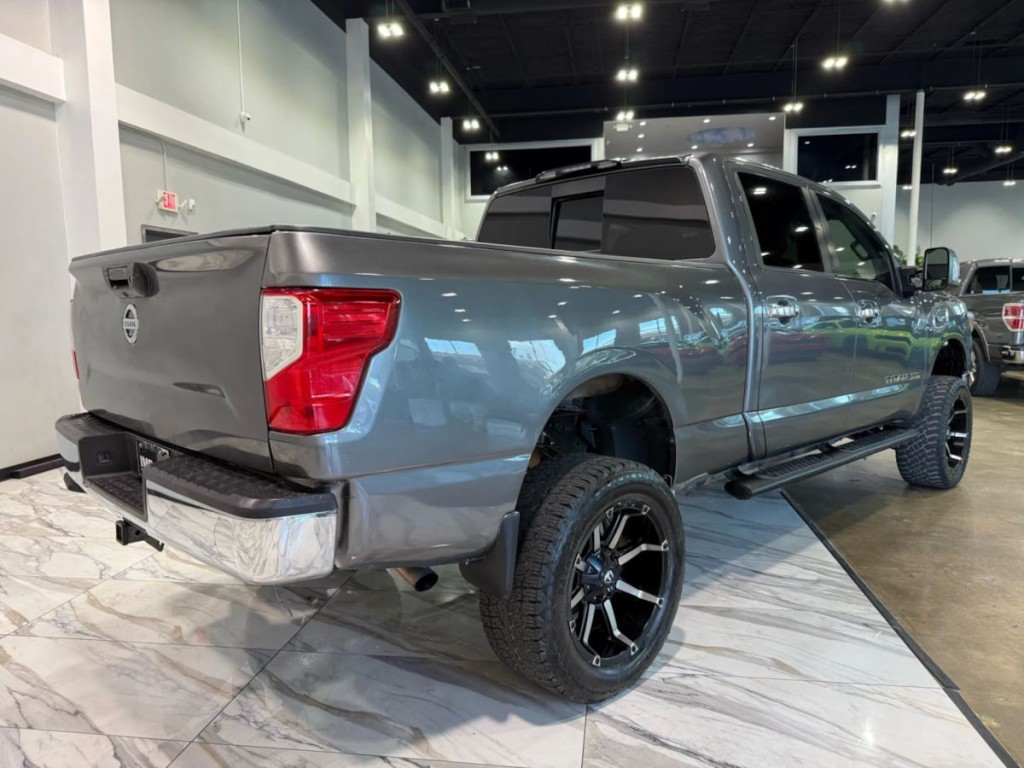 2019 Nissan Titan Image 6
