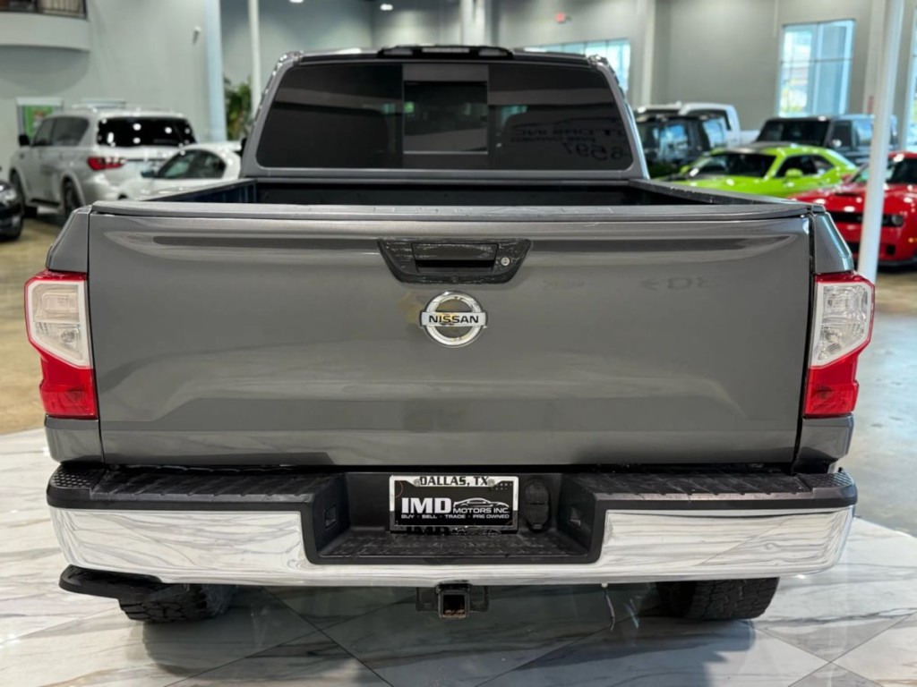2019 Nissan Titan Image 7