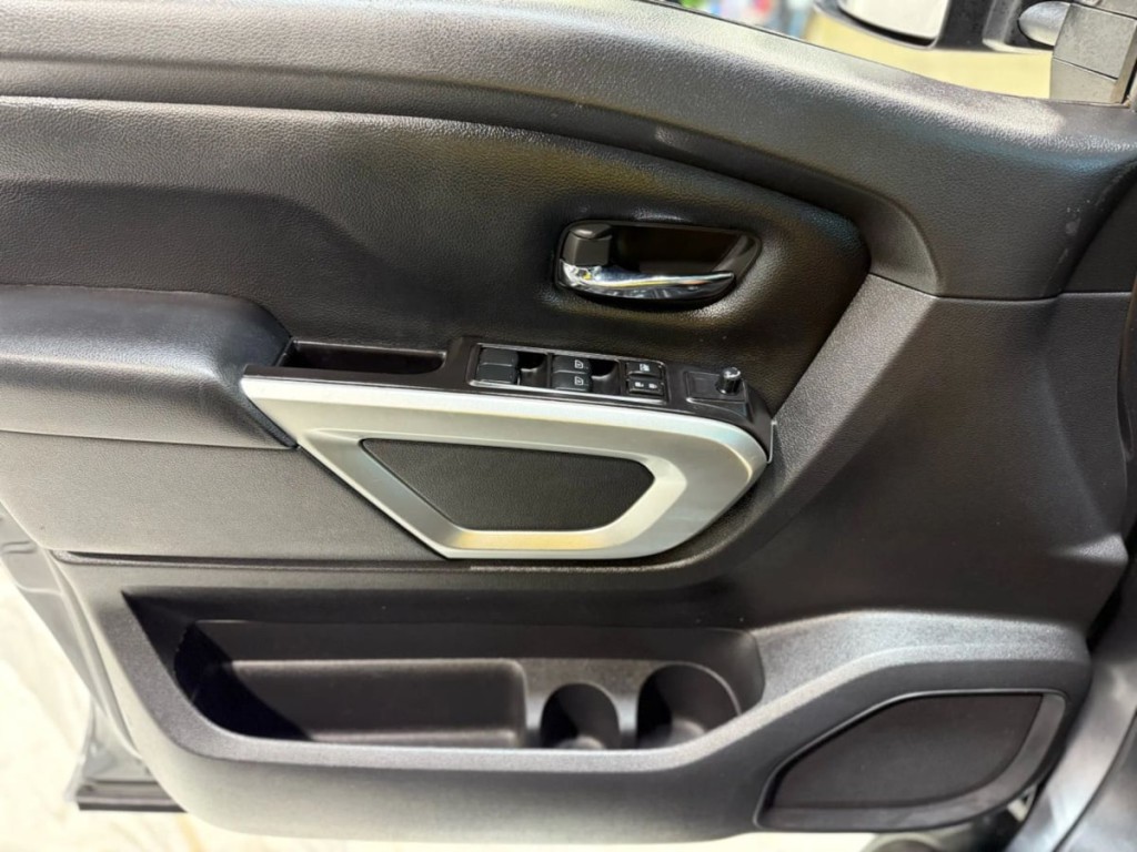 2019 Nissan Titan Image 8