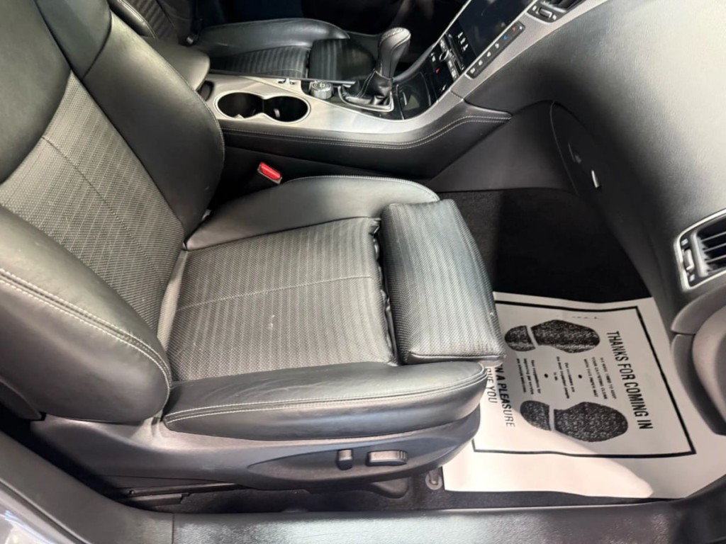 2017 INFINITI Q50 Image 26