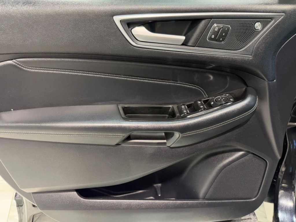 2019 Ford Edge Image 10