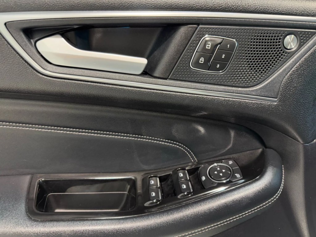 2019 Ford Edge Image 11
