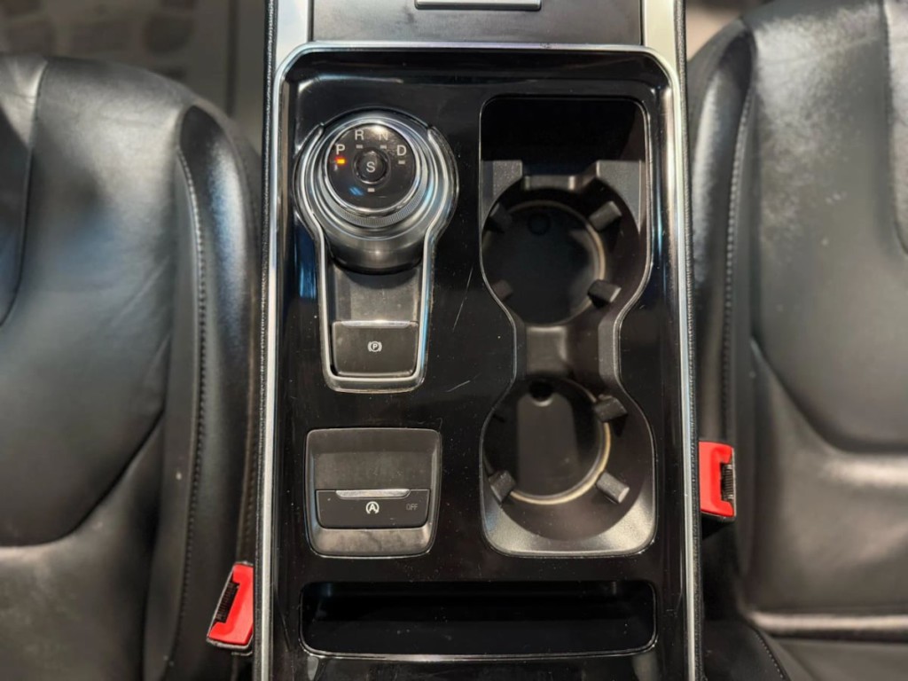2019 Ford Edge Image 16