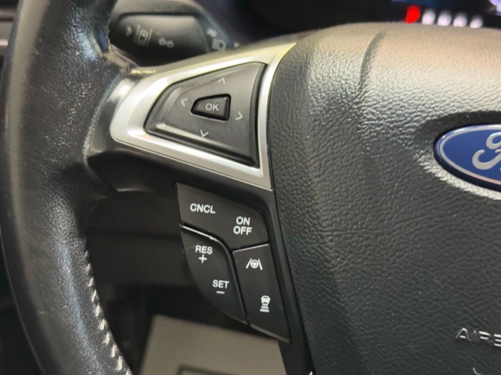 2019 Ford Edge Image 18