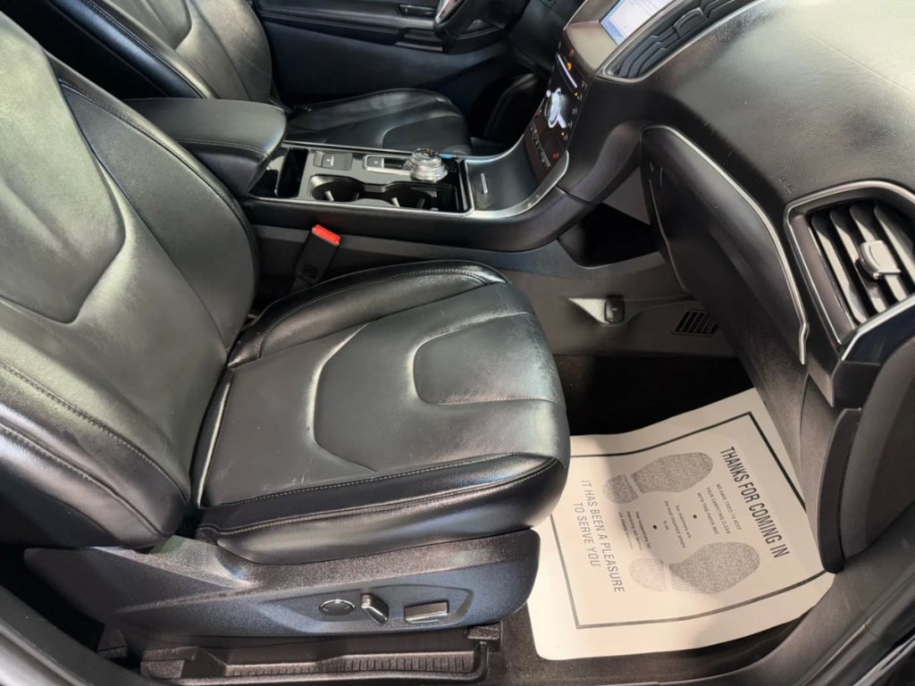 2019 Ford Edge Image 28