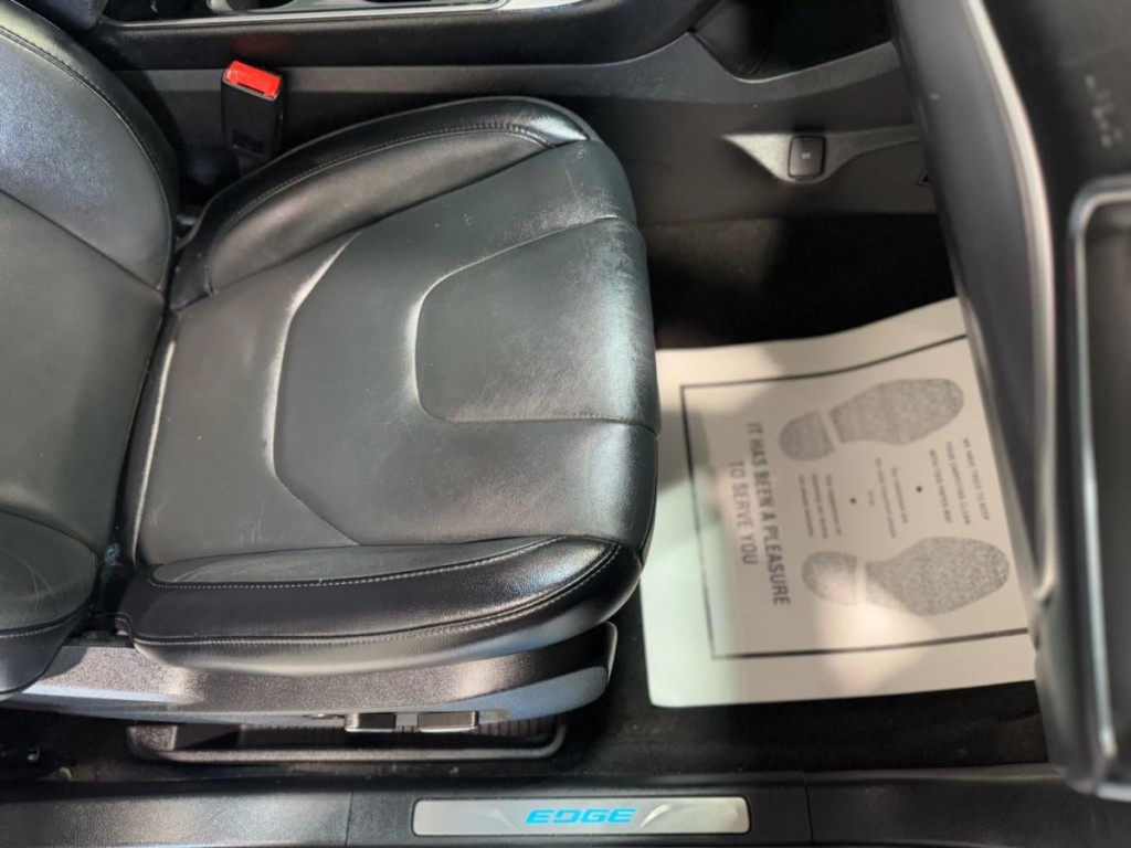 2019 Ford Edge Image 29