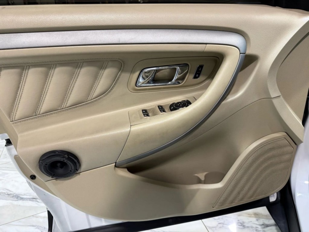 2016 Ford Taurus Image 10