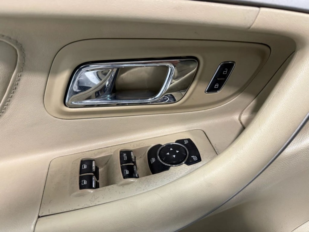 2016 Ford Taurus Image 11