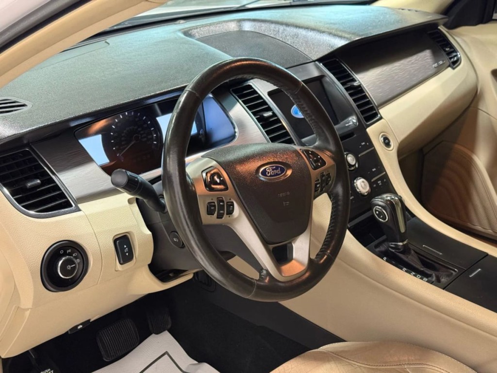 2016 Ford Taurus Image 12