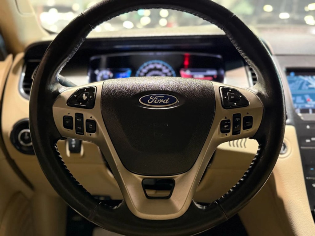 2016 Ford Taurus Image 17