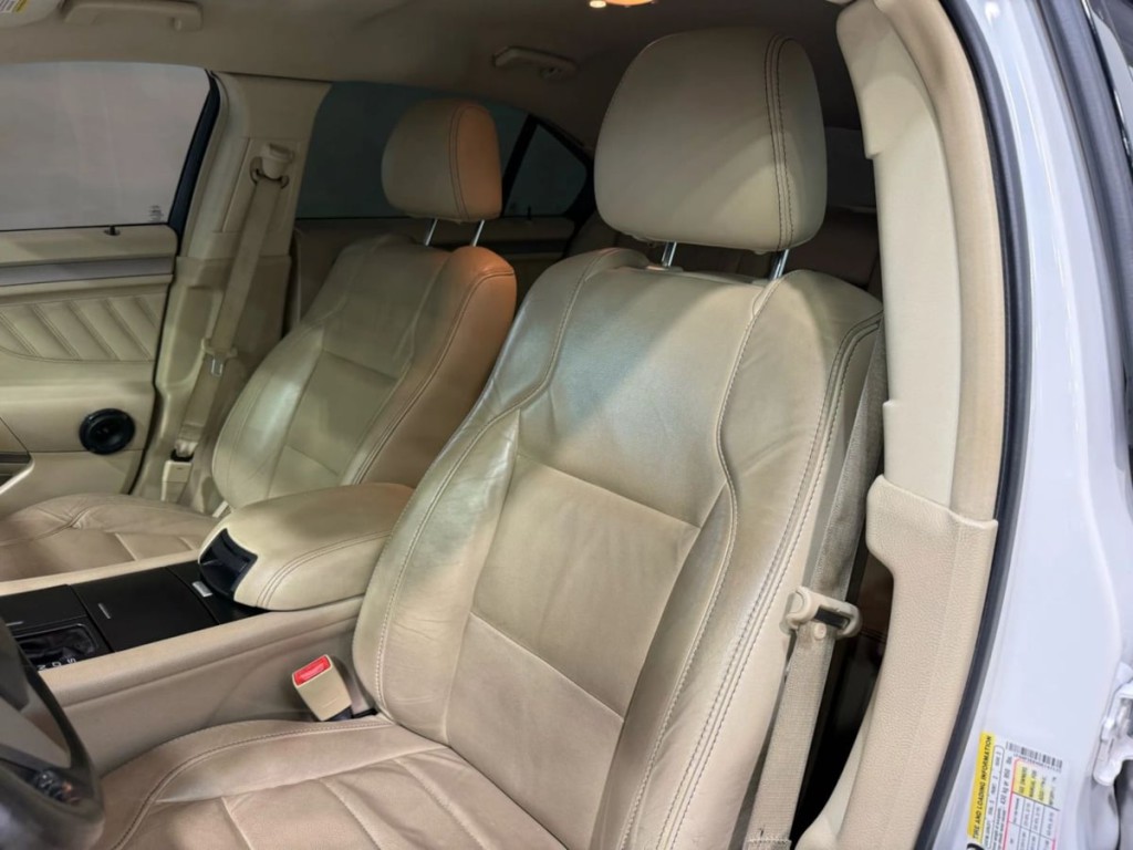 2016 Ford Taurus Image 24