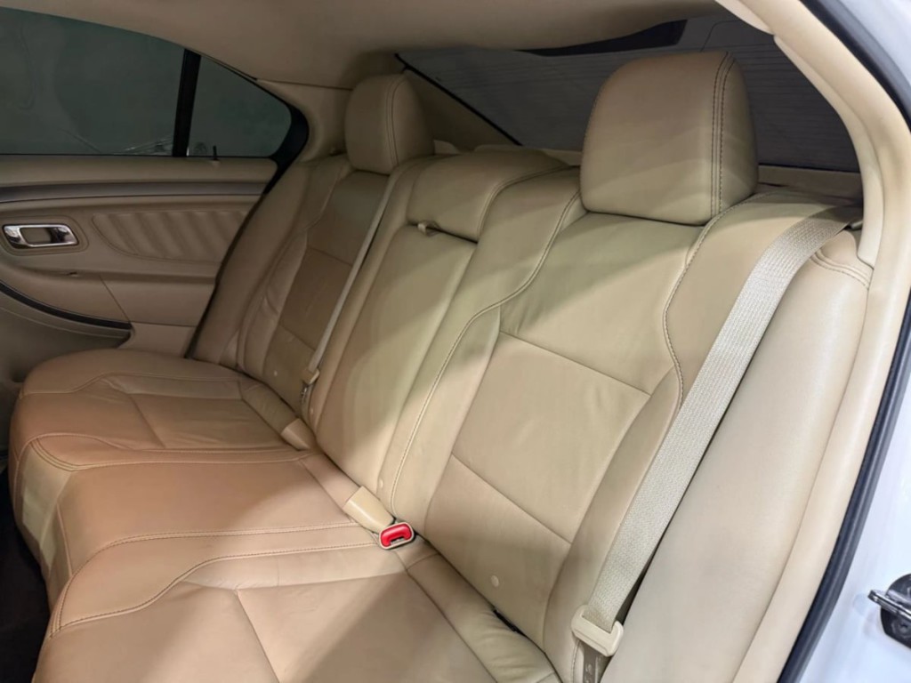 2016 Ford Taurus Image 26