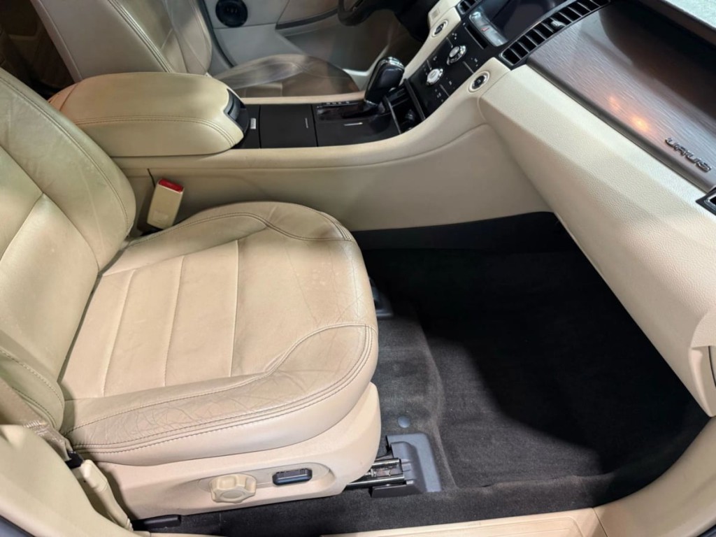 2016 Ford Taurus Image 28