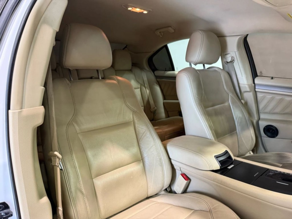 2016 Ford Taurus Image 29