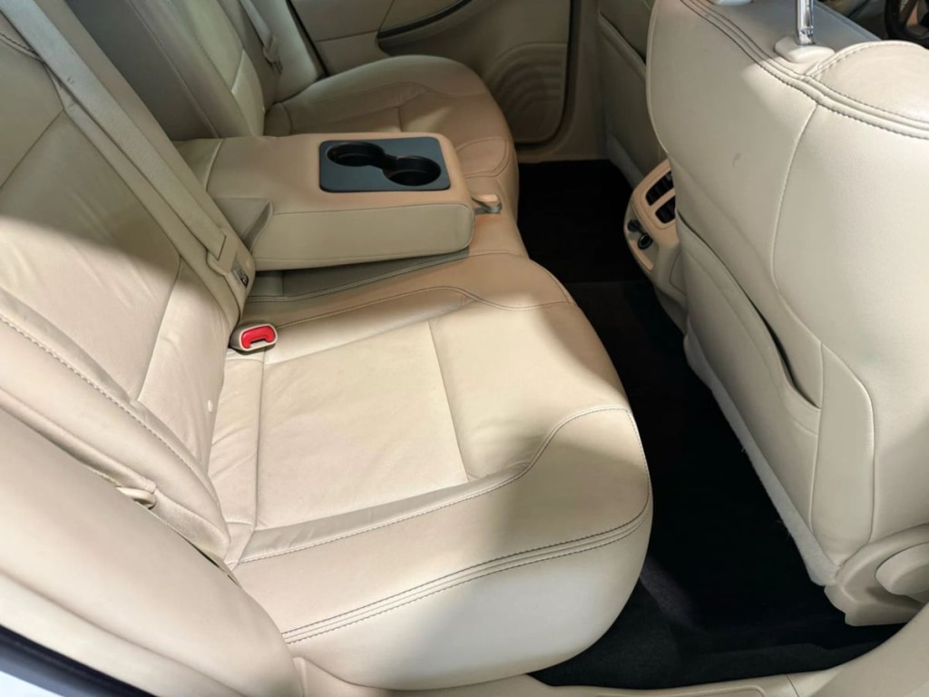2016 Ford Taurus Image 30