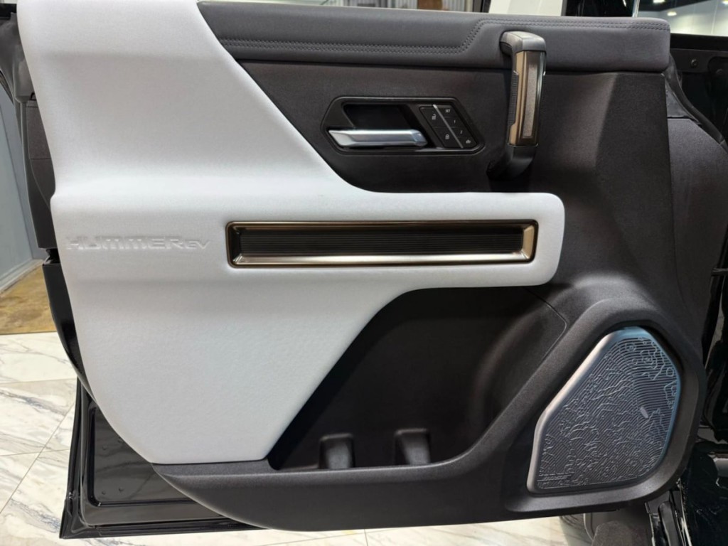 2024 GMC HUMMER EV Pickup Image 15