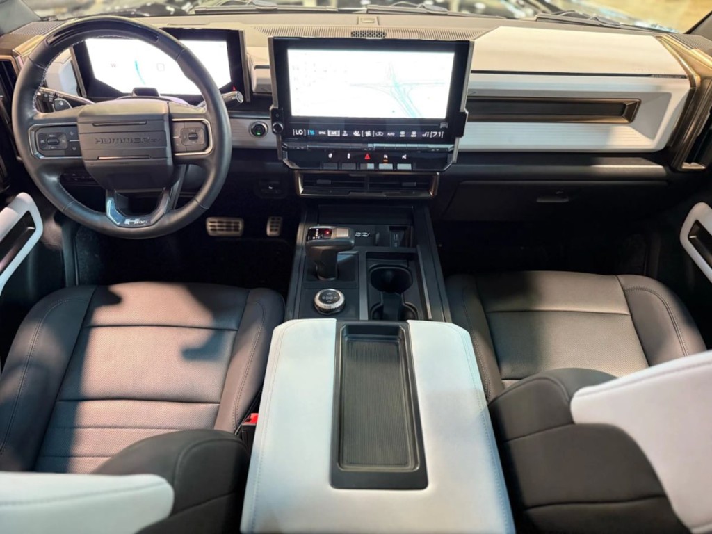 2024 GMC HUMMER EV Pickup Image 17