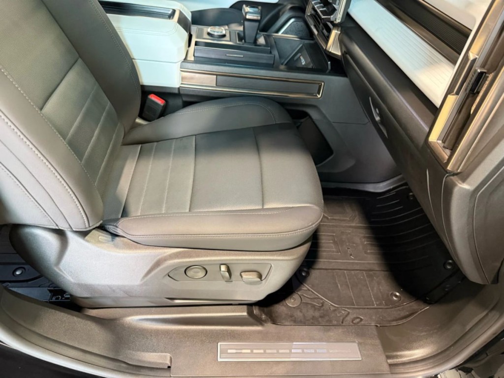 2024 GMC HUMMER EV Pickup Image 32