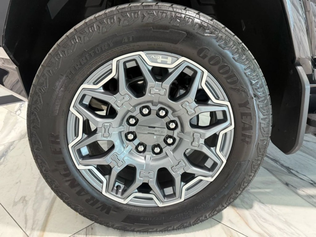 2024 GMC HUMMER EV Pickup Image 38
