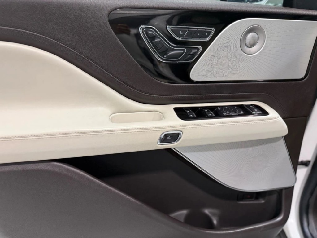 2021 Lincoln Aviator Image 12