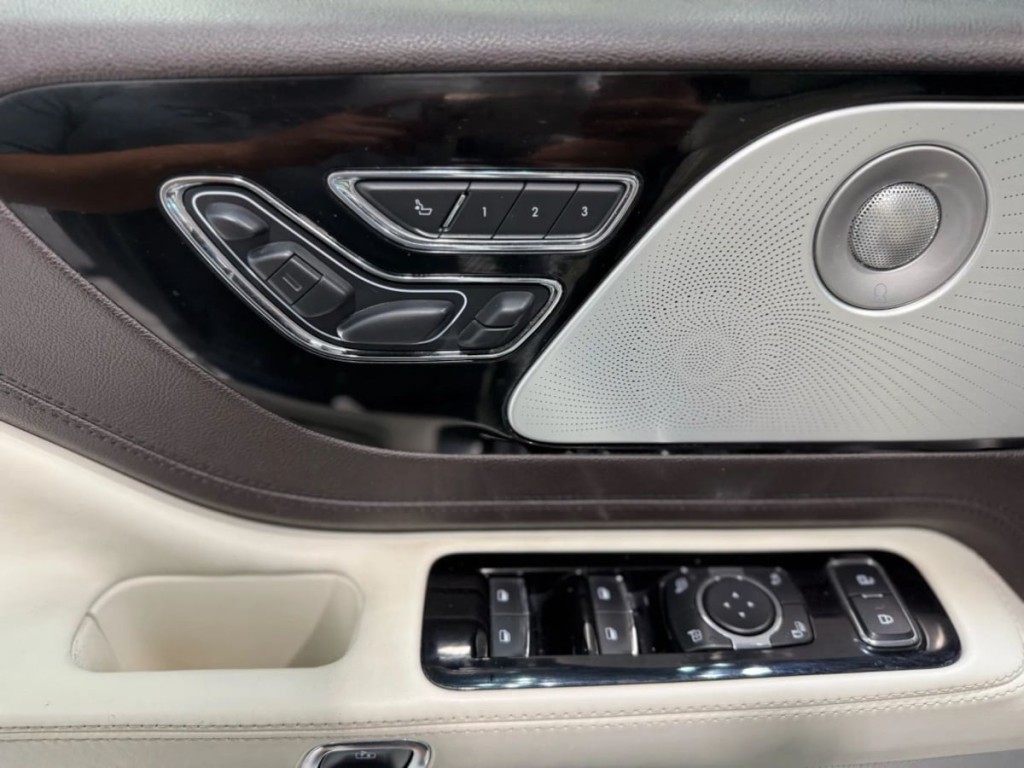 2021 Lincoln Aviator Image 13