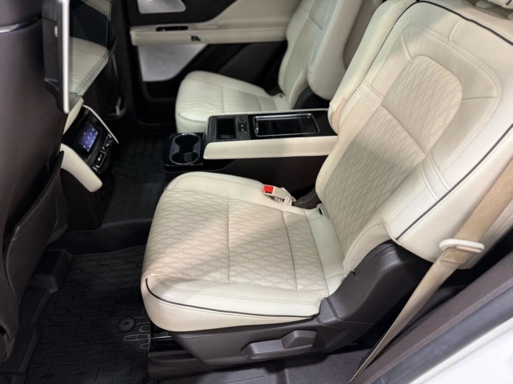 2021 Lincoln Aviator Image 26