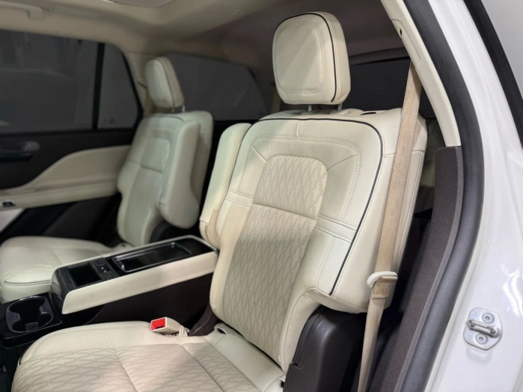 2021 Lincoln Aviator Image 27