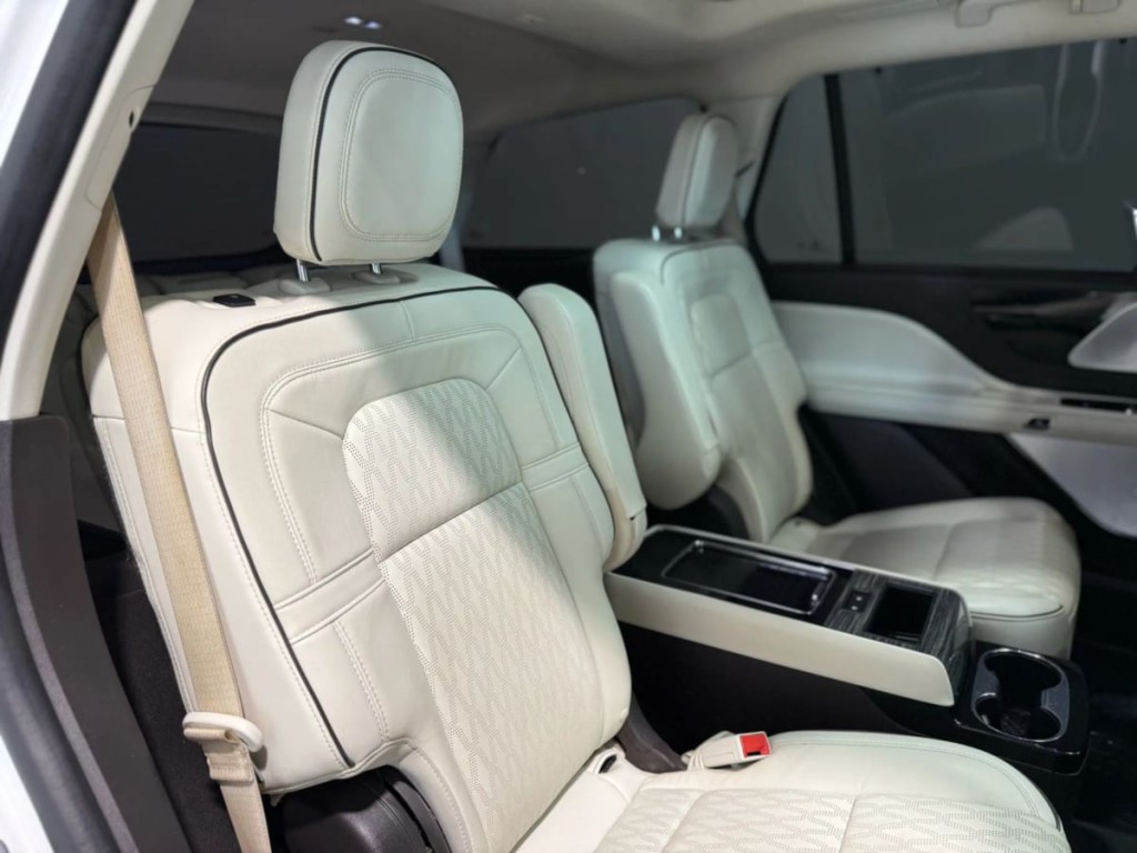 2021 Lincoln Aviator Image 34