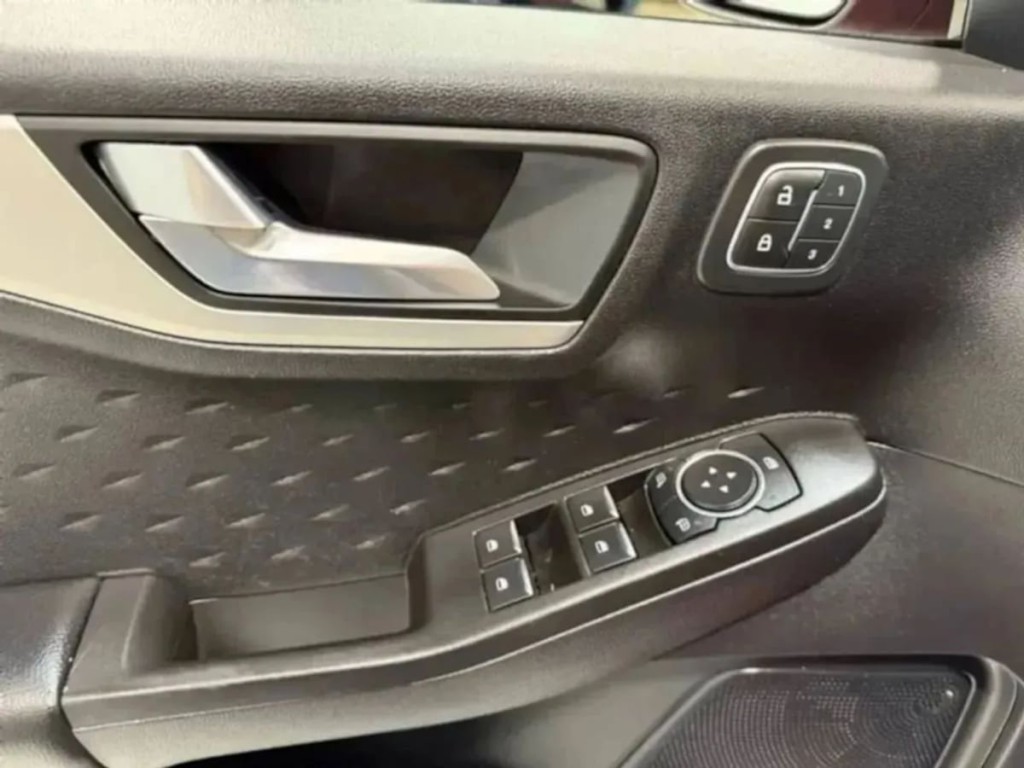 2020 Ford Escape Image 43