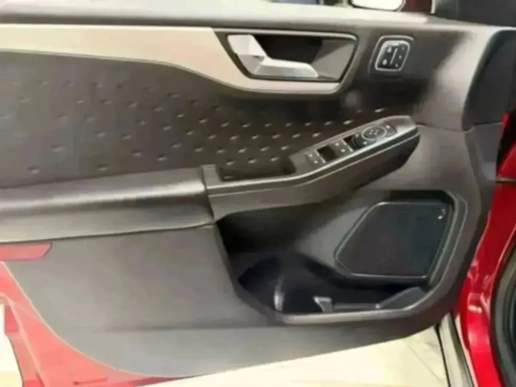 2020 Ford Escape Image 10