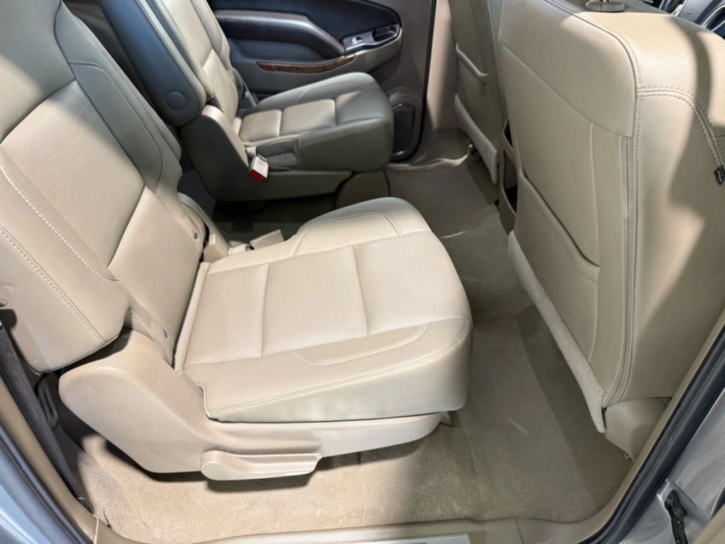 2019 Chevrolet Suburban Image 32