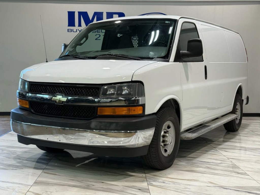 2019 Chevrolet Express Image 2