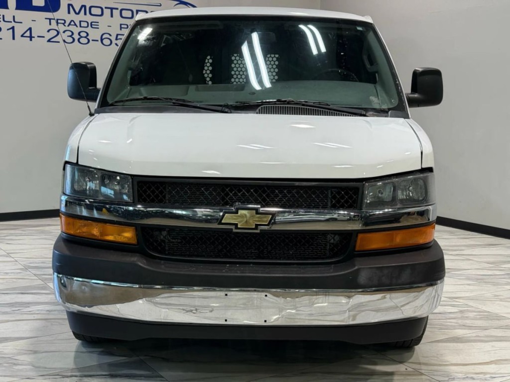 2019 Chevrolet Express Image 3