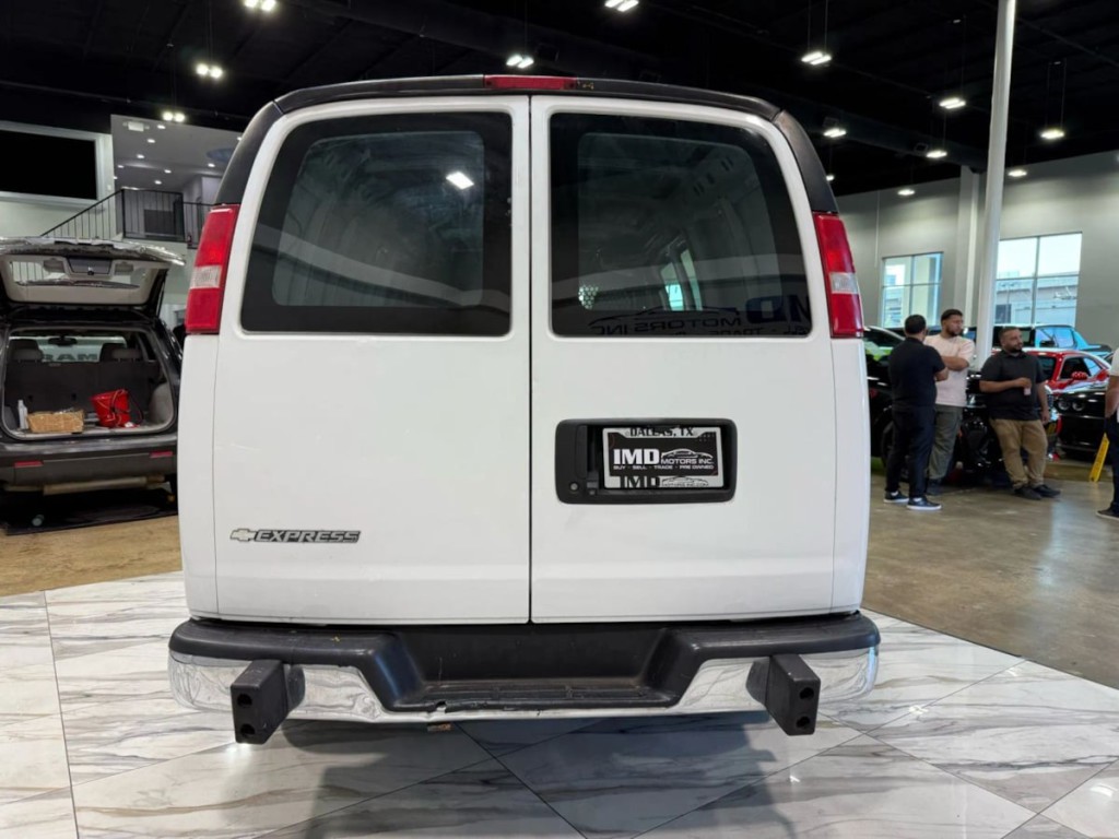 2019 Chevrolet Express Image 7